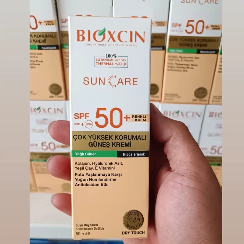 کرم ضد آفتاب بی رنگ پوست چرب SPF50 بیوکسین 50 میل
