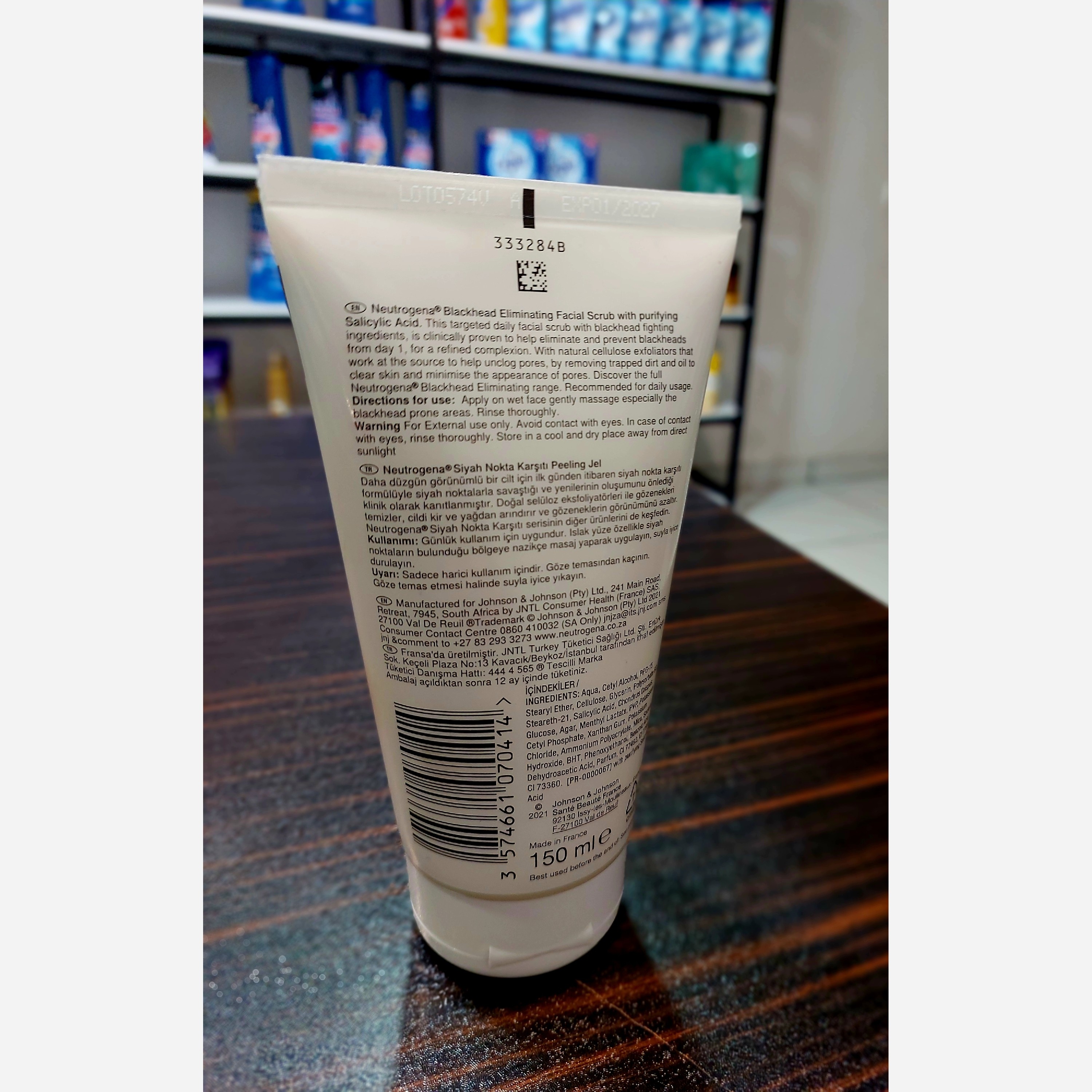 ژل اسکراب ضد جوش سر سیاه نوتروژینا