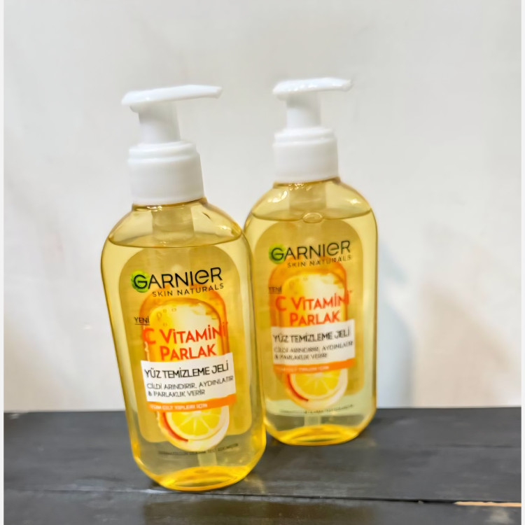ژل شستشوی ویتامین سی گارنیر GARNIER